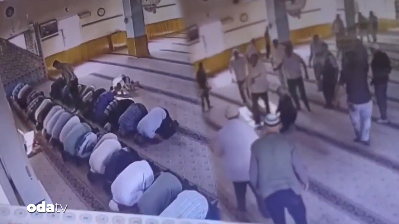 Camide cinayet… Namaz kılarken öldürüldü