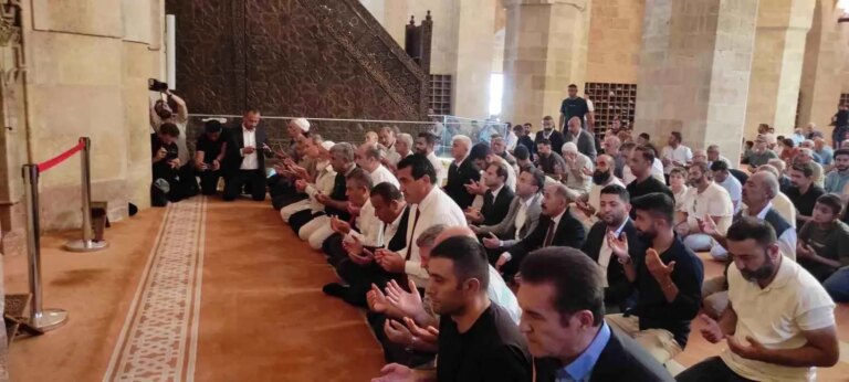 chp-genel-baskani-ozgur-ozel-sivasta-cuma-namazi-kildi-TGULswpW.jpg